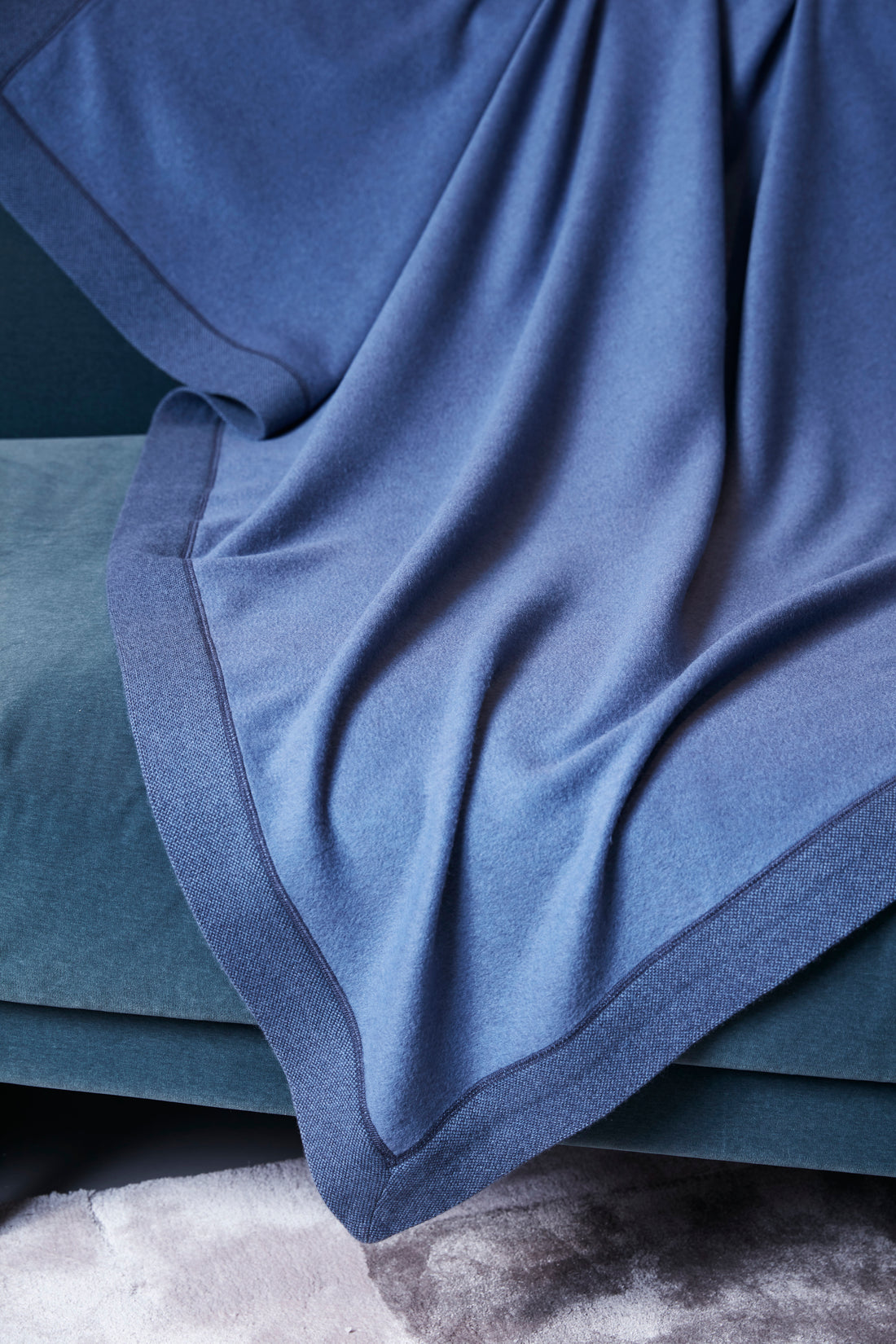 Woven cashmere double blanket