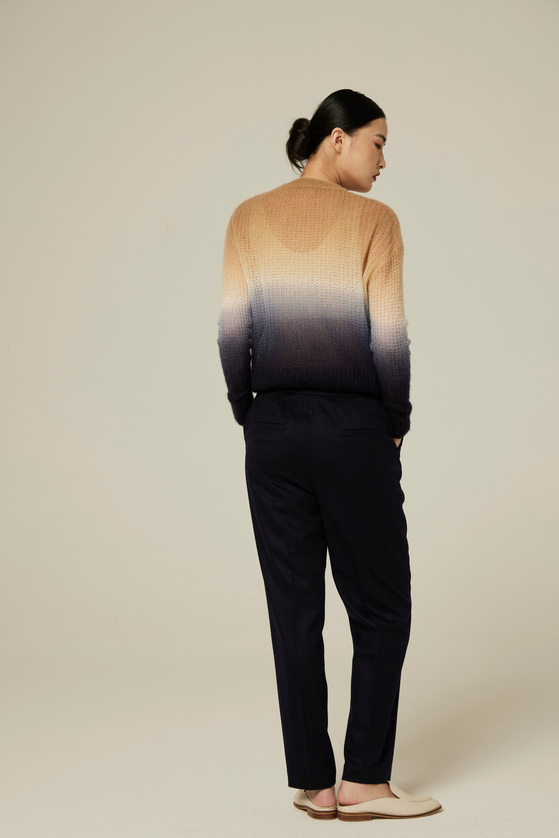 Women's cropped cashmere trousers