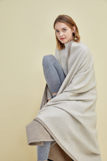 Un-dyed double-face blanket with trim