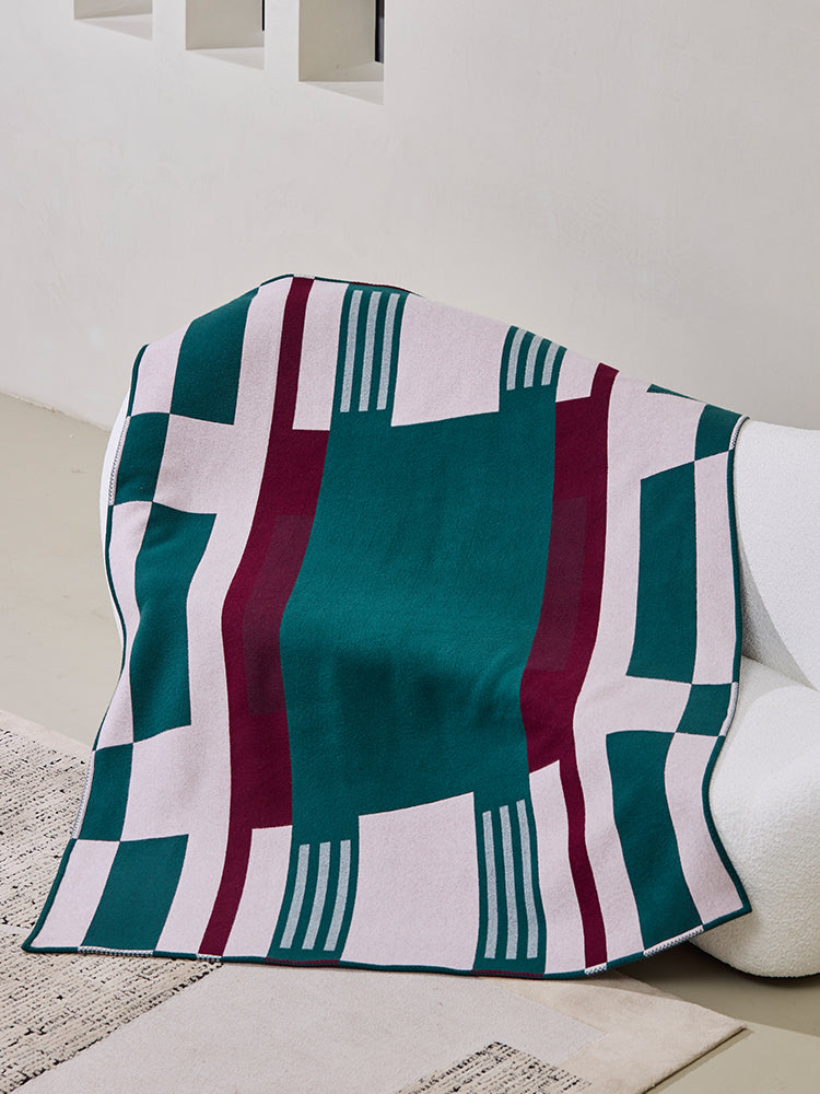Double-sided cashmere jacquard throw